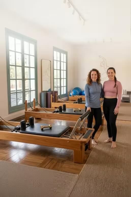 Clase de Pilates Reformer en grupo reducido en Ítaca Studio
